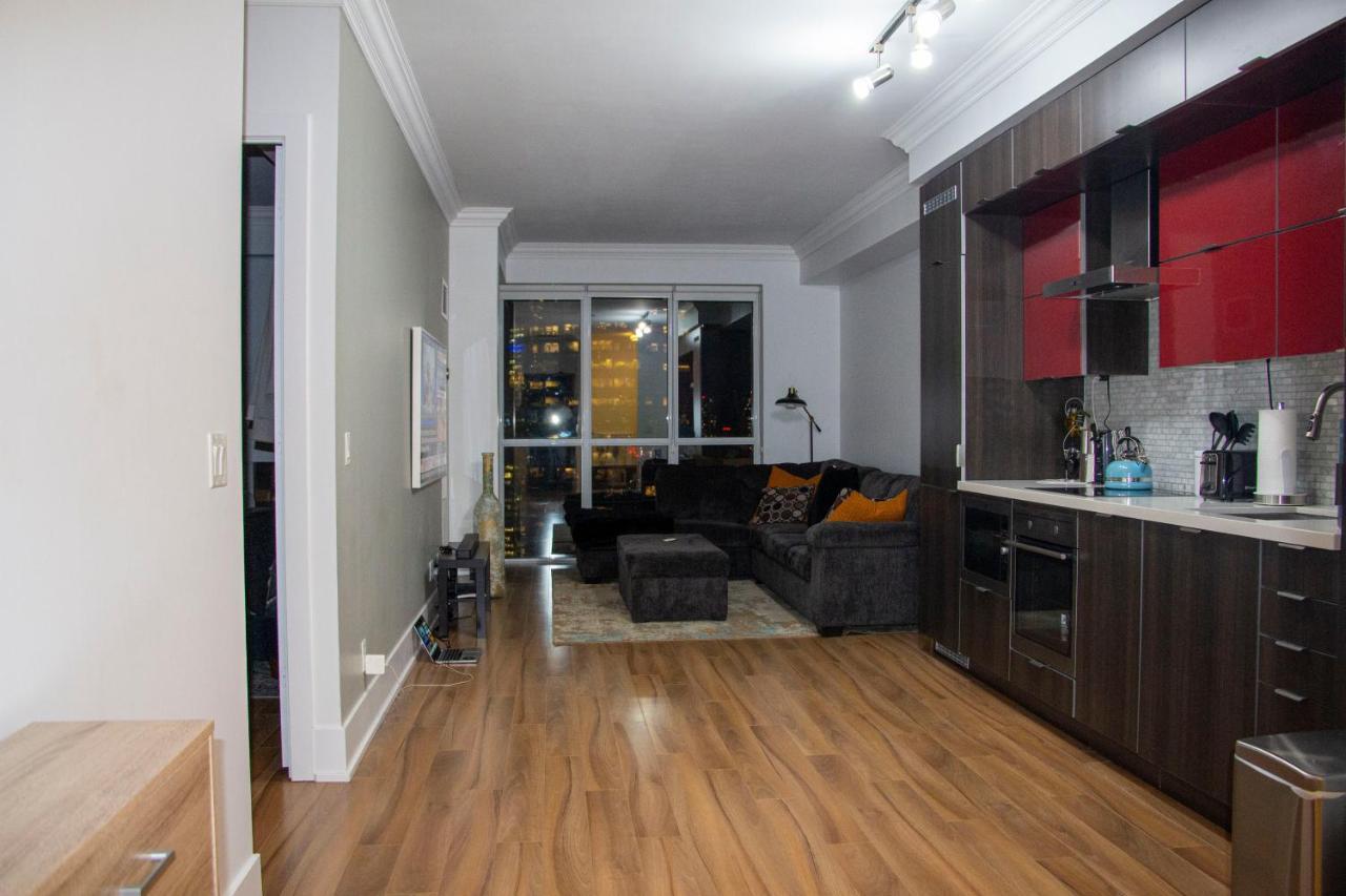 Downtown High-Rise Condo- Cn Tower View トロント エクステリア 写真